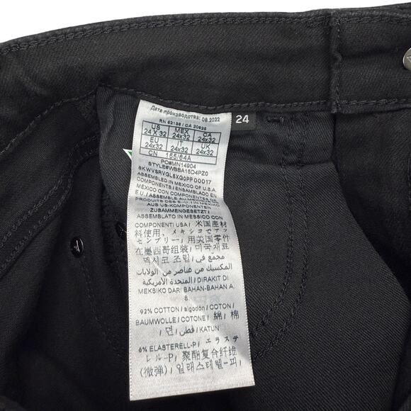 NWT GUESS Sexy Straight Mid Rise Jeans Size 24 x 32 Carrie Black - Picture 8 of 10